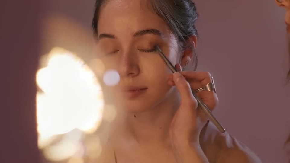 Wan 4 beauty close-up at up to 1080p